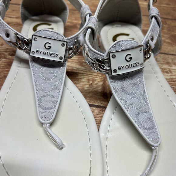 Guess Jettson T-Strap Ankle Sandals Flats White Chain Metal Logos Womens 7M - Picture 11 of 11